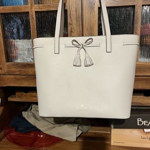 Large Kate Spade ♠️ Tote purse mint condition paid $325 asking $175